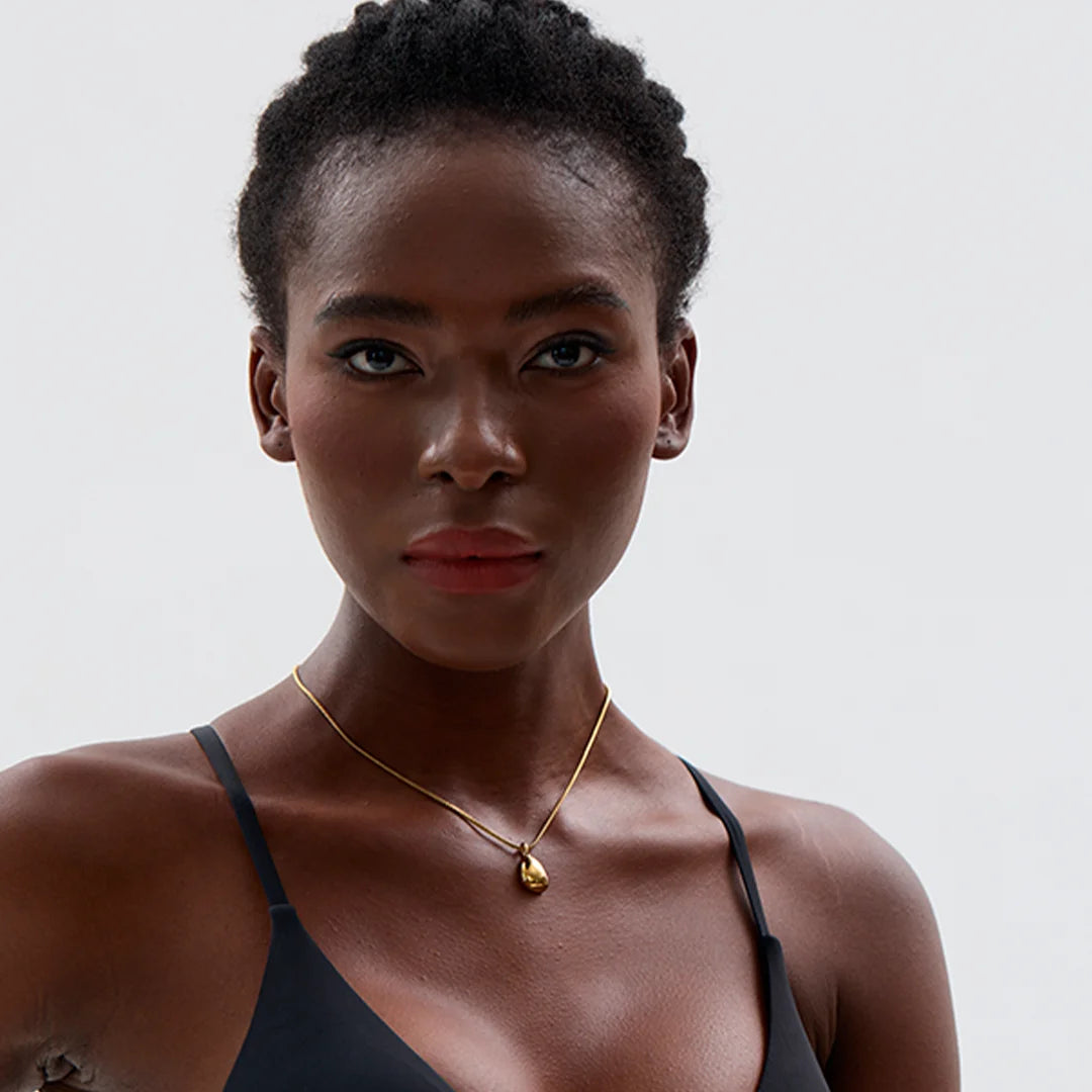 Colar Feminino com Pingente Oval