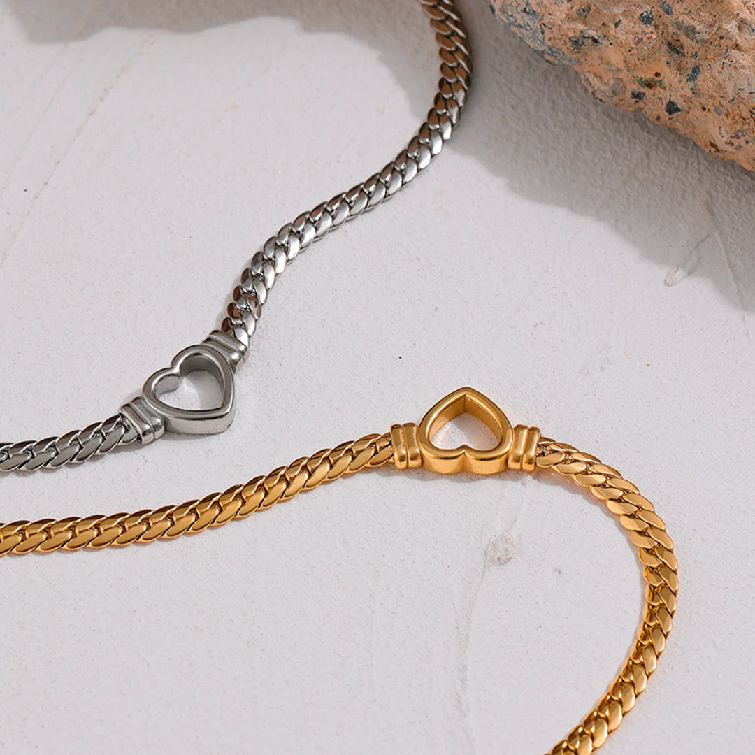 Colar Feminino de Coração Vazado