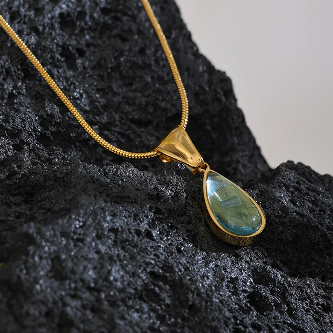 Colar com Pingente Gota do Oceano