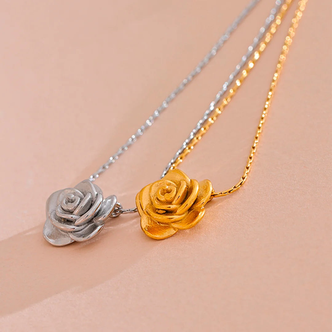 Colar Feminino com Pingente de Flor